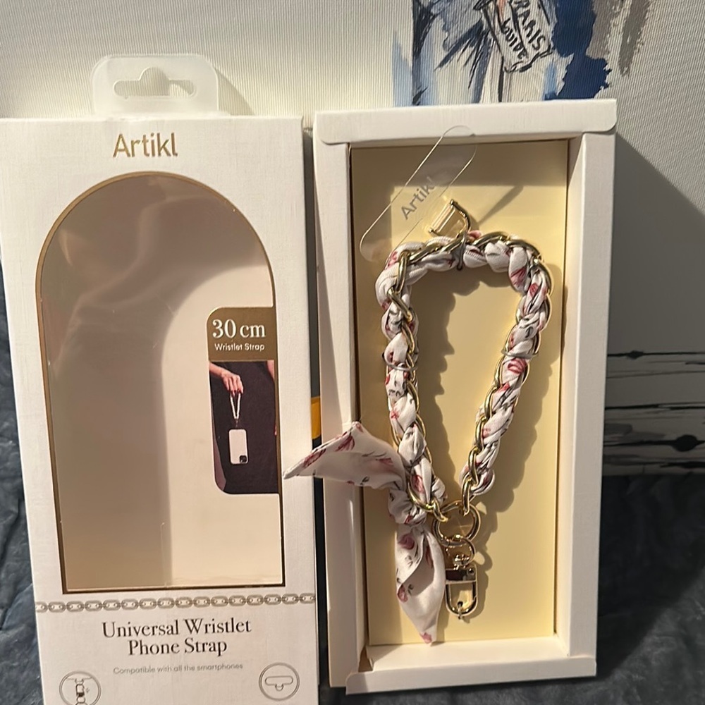 Artikl floral silk wristlet phone strap